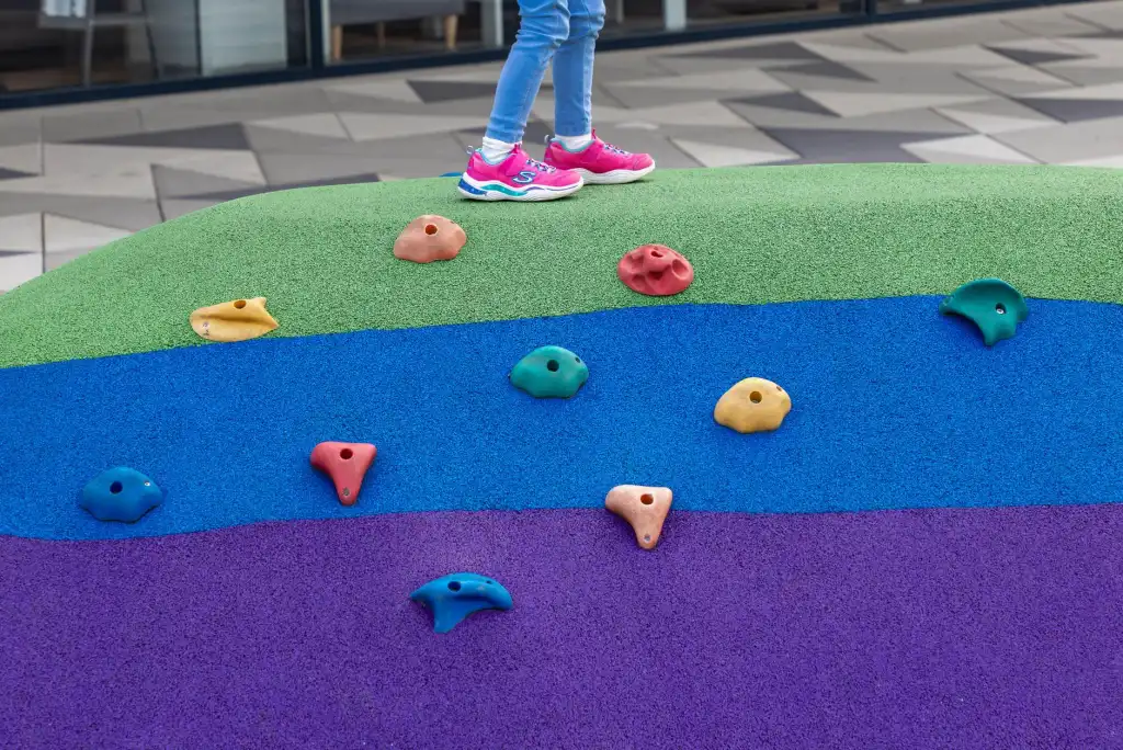 武汉家政服务公司选择指南：保洁月嫂保姆服务内容与收费标准解析