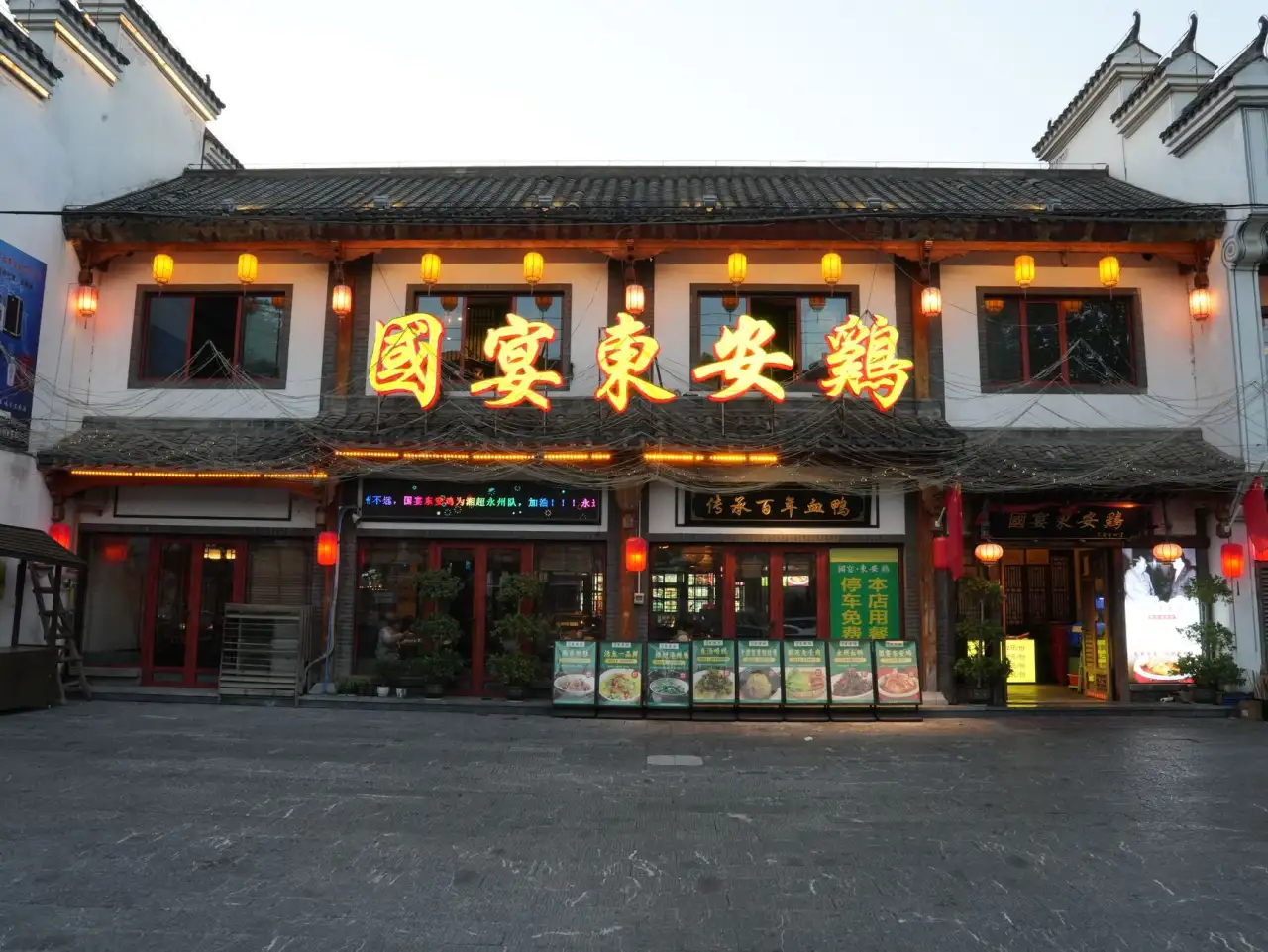 武汉家政市场保姆与月嫂服务价格对比及选择建议正文配图 1
