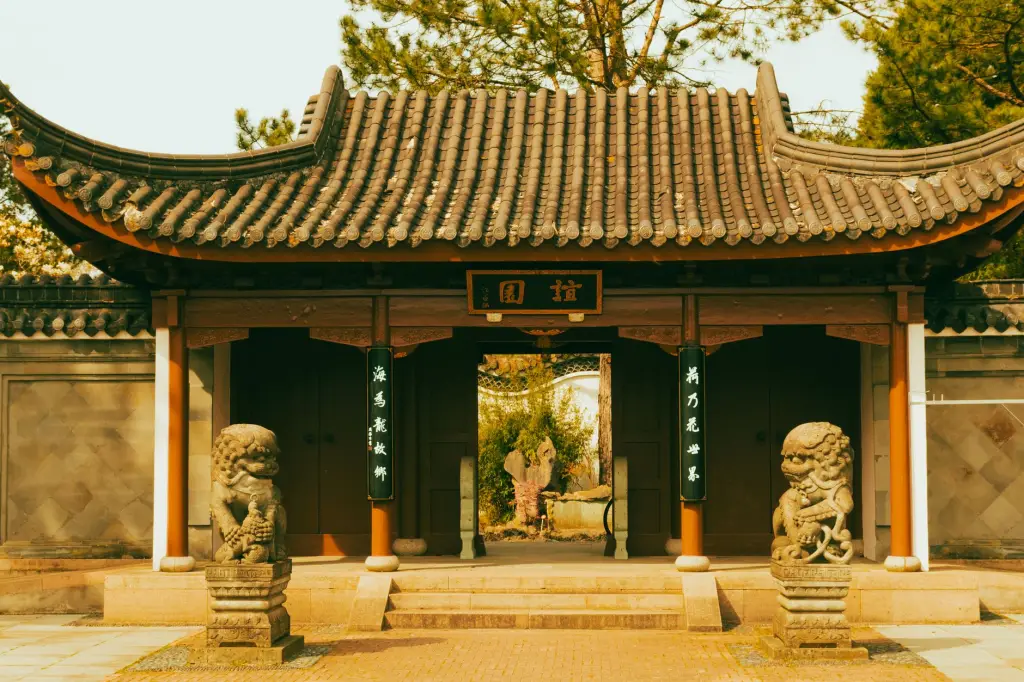 武汉家政服务选择指南：月嫂与保姆的专业培训标准解析